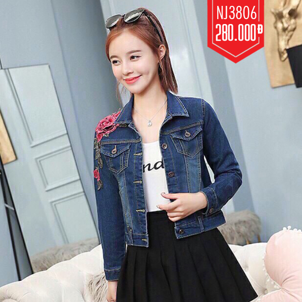 ÁO KHOÁC JEAN FORM NGẮN TAY ĐÍNH HOA HỒNG